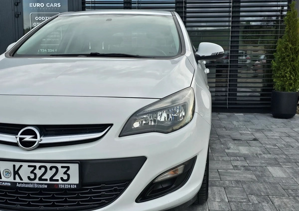 Opel Astra cena 35900 przebieg: 120000, rok produkcji 2015 z Brzozów małe 781